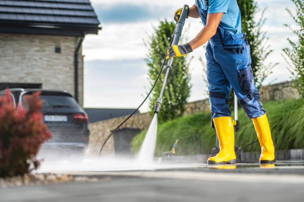 Best Driveway Pressure Washing  in Santa Moni, CA